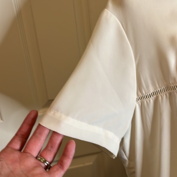 Banana Republic Cream Blouse - Picture 4 of 9